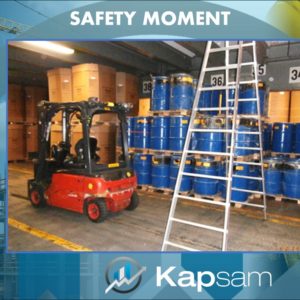 Safety Moment #1: Arbeiten mit Leitern in Verkehrsbereichen